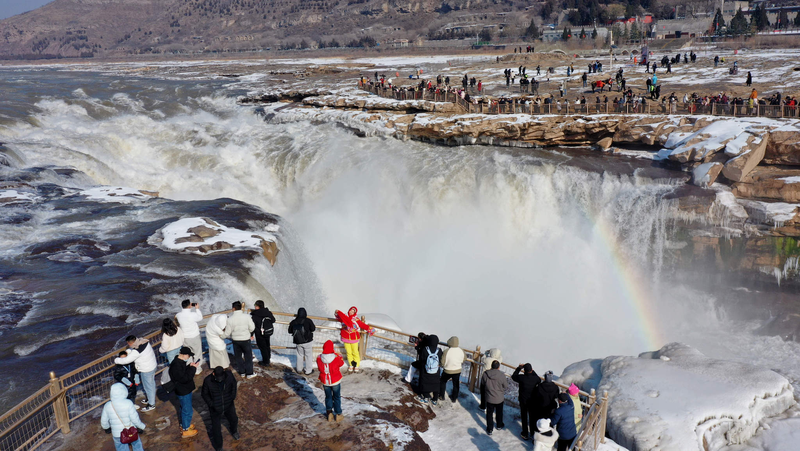 Snowfall_and_Rainbows_Dazzle_at_Hukou_Waterfall - News for amigos, by amigos Snowfall_and_Rainbows_Dazzle_at_Hukou_Waterfall