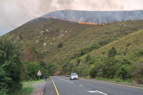 South_African_Crews_Battle_Western_Cape_Wildfire_Flare_Ups