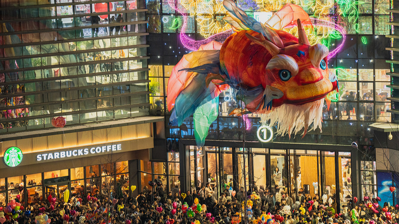 Spectacular_Aoyu_Fish_Lantern_Lights_Up_New_Year_in_Enshi - News for amigos, by amigos Spectacular_Aoyu_Fish_Lantern_Lights_Up_New_Year_in_Enshi