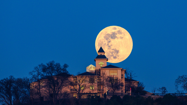 The 2026 Wolf Supermoon Lights Up January’s Sky The_2026_Wolf_Supermoon_Lights_Up_January_s_Sky