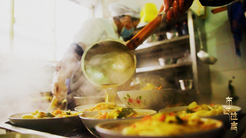 The_Taste_of_Xizang__Warming_Up_with_Traditional_Breakfast