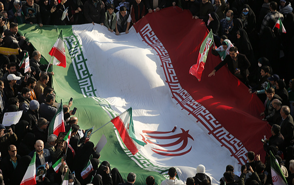 Thousands_Rally_in_Iran_to_Back_Government_Amid_Unrest
