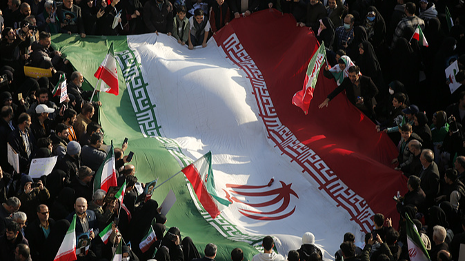 Thousands_Rally_in_Iran_to_Back_Government_Amid_Unrest