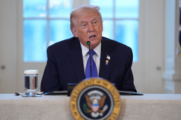 Trump_Weighs_Military_Strikes_on_Iran_as_Regional_Tensions_Rise