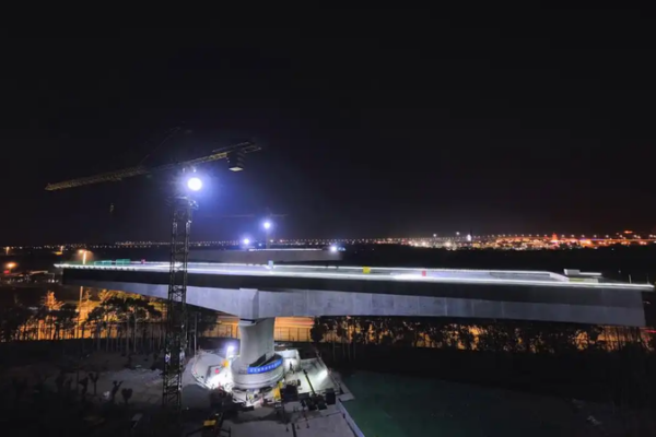 10,000-Tonne Bridge Rotates to Span Shanghai’s Maglev Line