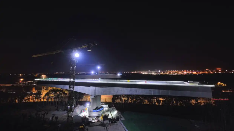 10,000-Tonne Bridge Rotates to Span Shanghai’s Maglev Line