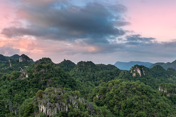 Xingwen_Geopark__Surreal_Karst_Wonderland_in_Sichuan_Heads_to_2026_Spring_Festival_Gala video poster