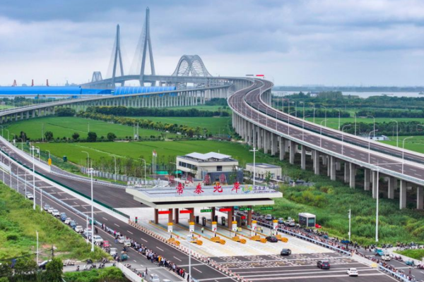 Yangtze_River_Economic_Belt_at_10__Fueling_Green_and_Tech_Growth