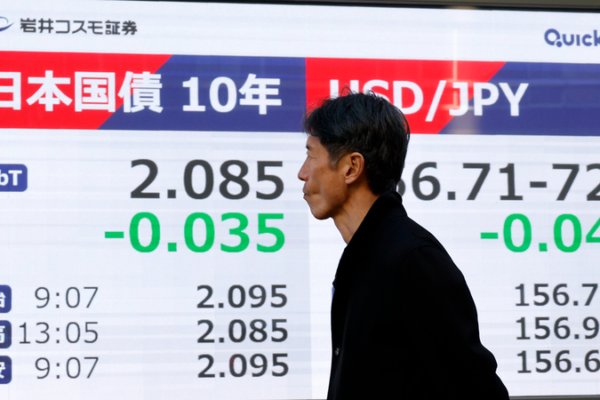 Yen_Slides_Against_Dollar_as_Nikkei_225_Nears_Record_High