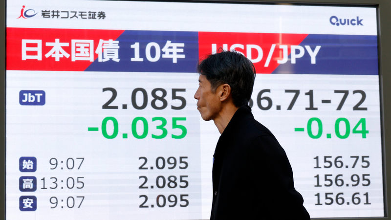 Yen_Slides_Against_Dollar_as_Nikkei_225_Nears_Record_High